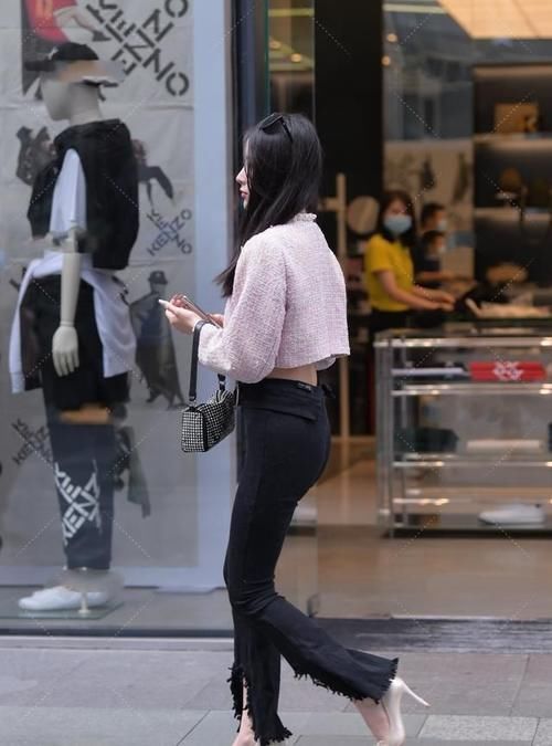 回头率 喇叭裤秀出我们的小蛮腰,赚足街上的回头率,心动就行动吧