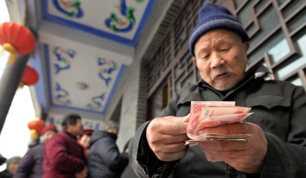 父母|一直帮子女带娃的老人,可能面临三种结局,每一种都吃力不讨好