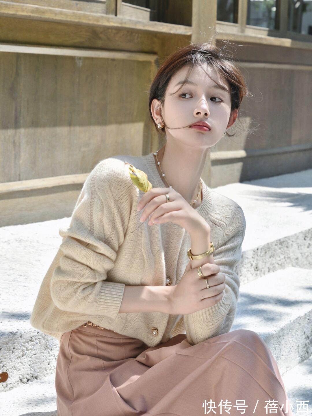 针织开衫|真正的时髦精,入秋第1件外套首选“针织衫”,百搭洋气又高级