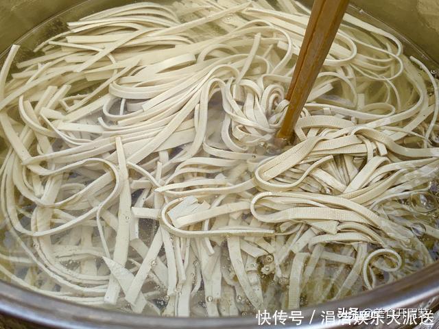 辣椒|凉拌豆皮怎么做好吃教你农家开胃下饭吃法,端上桌能多喝两杯酒