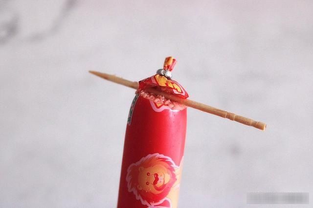 外皮|吃了这么久火腿肠,才知道按一下这地方,外皮一碰就开了,真简单