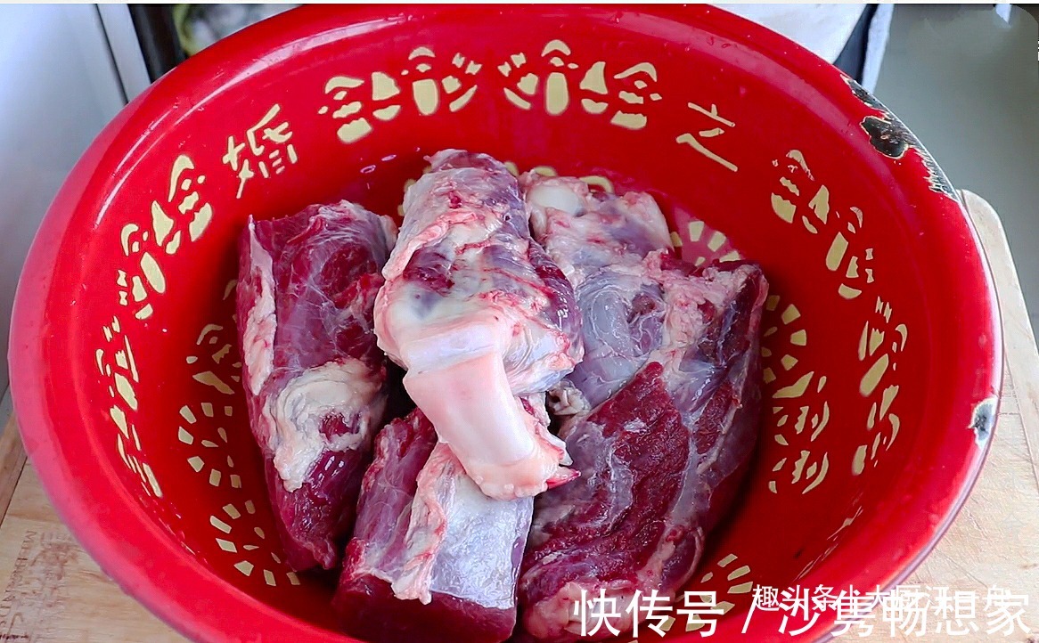 牛腱子肉|过年在家卤牛肉,牢记这个详细配方,牛肉五香浓郁,怎么切都不散