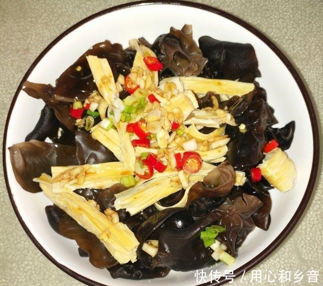 凉拌木耳腐竹,做法简单又开胃
