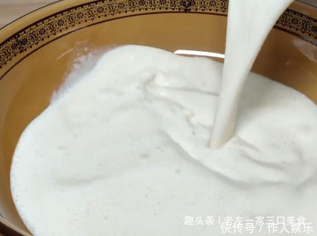 大米中加2个鸡蛋,不熬粥不煮饭,筷子一搅,出锅比面包还好吃