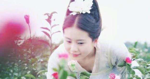 同样是将牡丹花戴头上 刘诗诗成仙子 舒畅成花魁 她却是妖精 快资讯