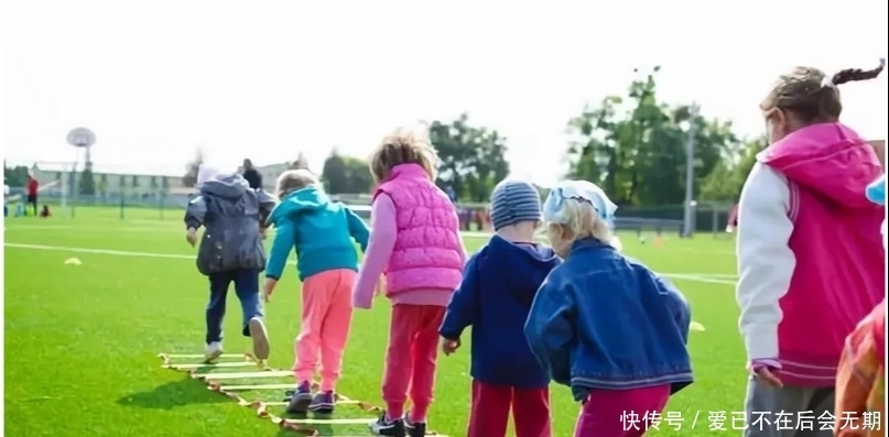 孩子|男幼师获得“最佳梳头奖”，孩子和奶奶亲手做的奖杯太暖心，感动