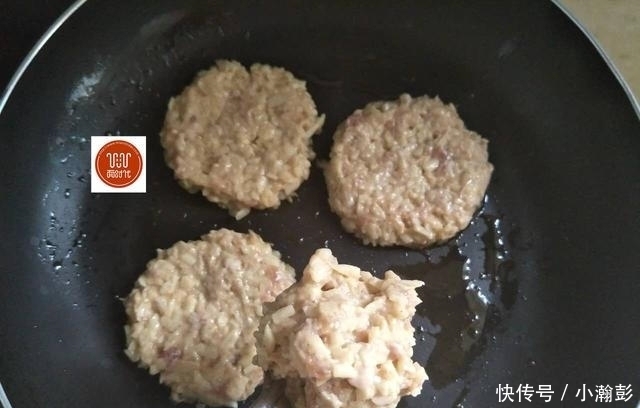 给孩子做一道简易小吃,焦香软糯,十分钟就出锅,儿子一连吃6个