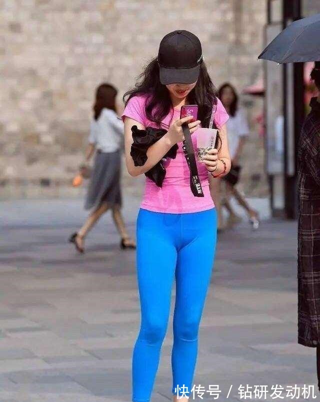 浅蓝色 青春时尚的瑜伽裤装扮，扑面而来的成熟感，搭配得当