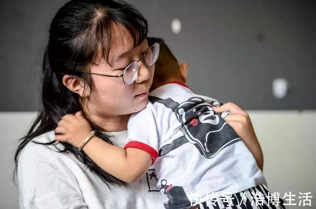 二胎|“你是姐姐就应该让着弟弟”,女儿回答很机智,家长感到羞愧