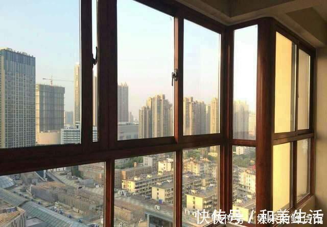 塑钢|封阳台切记不要做这几种窗!我家发现装错,直接让工人拆光拿走!