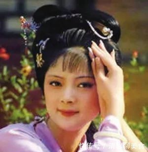 邢岫烟$宝钗经常热心助人，为何人缘还没有小心眼的黛玉好？关键是这一点