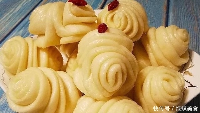 早餐不吃馒头,教你如此做花卷,不用时间发面,松软香甜,真好吃