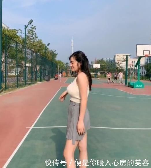 时尚|简洁时尚的小姐姐,简约却不简单,让人一见难忘