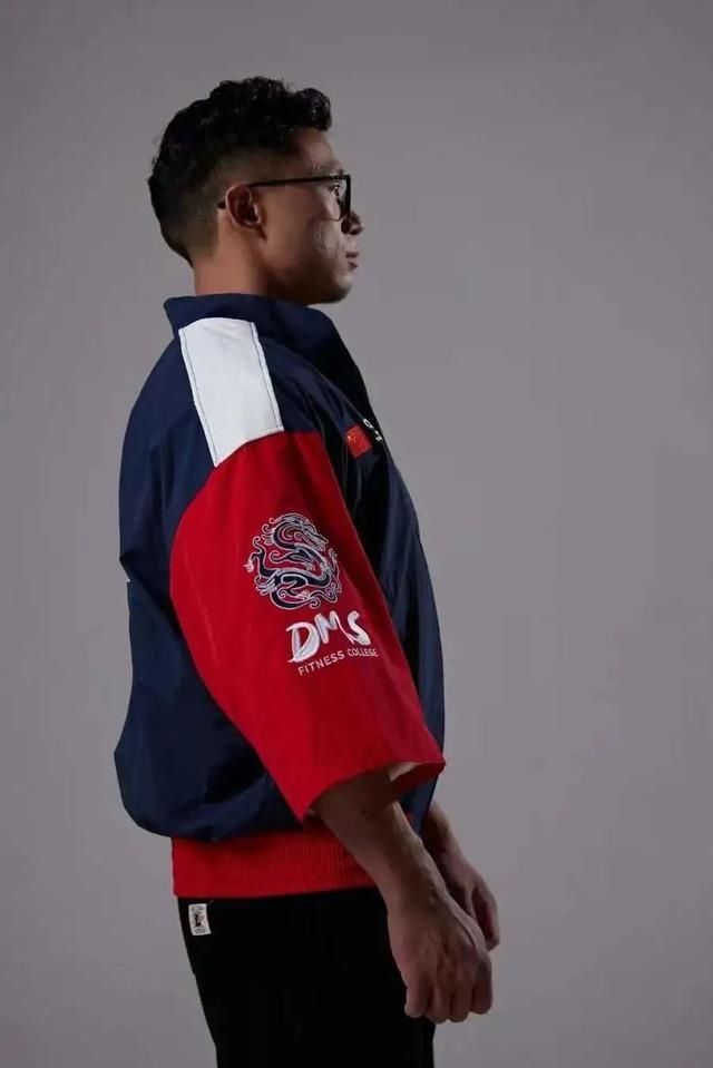 「冠军同款战袍」身披战袍者,无惧风霜,勇攀高峰