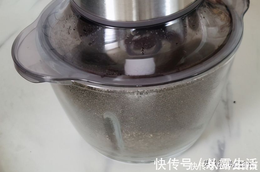 冷天要常吃黑芝麻,教你新做法,每天吃一勺,精神饱满过冬季