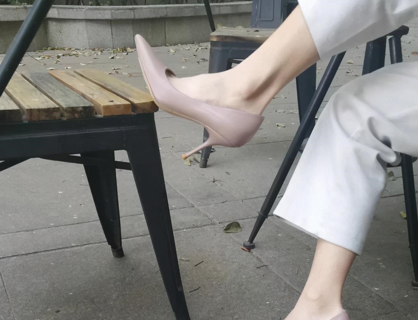 高跟鞋 经典就是经典,可能不如流星般耀眼夺目,却有一种沉稳内敛的气质