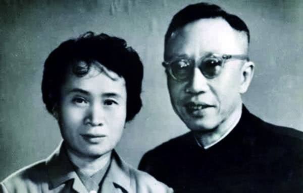 理发|溥仪出狱后第一次去理发,问了理发师个啥问题,把大家逗乐了?