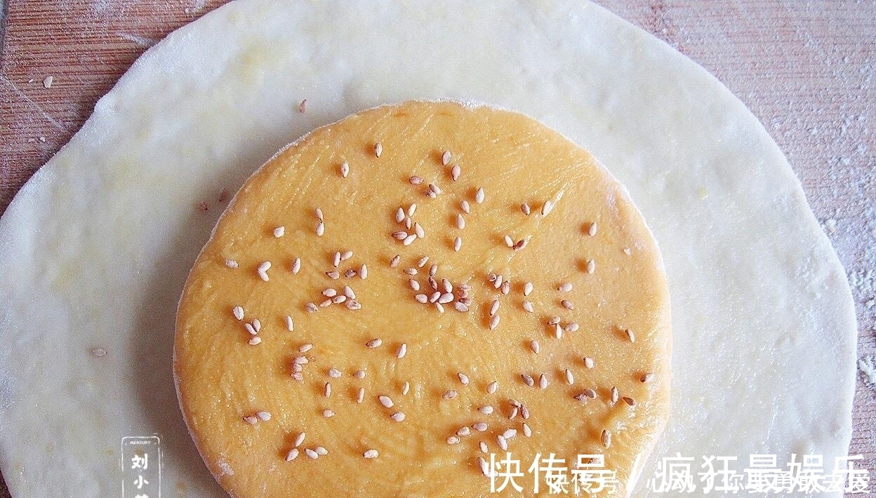 面团|千层饼这样做,可甜可咸,有技巧无难度,我家隔三差五地吃