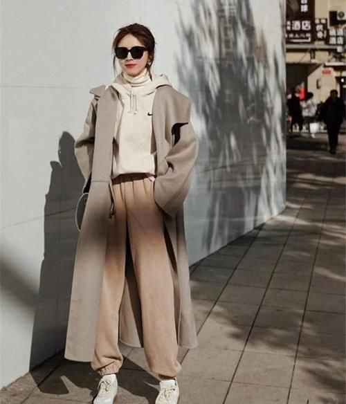 今年的卫衣流行“穿紧不穿宽”，优化比例不说还显瘦，潮人都爱了