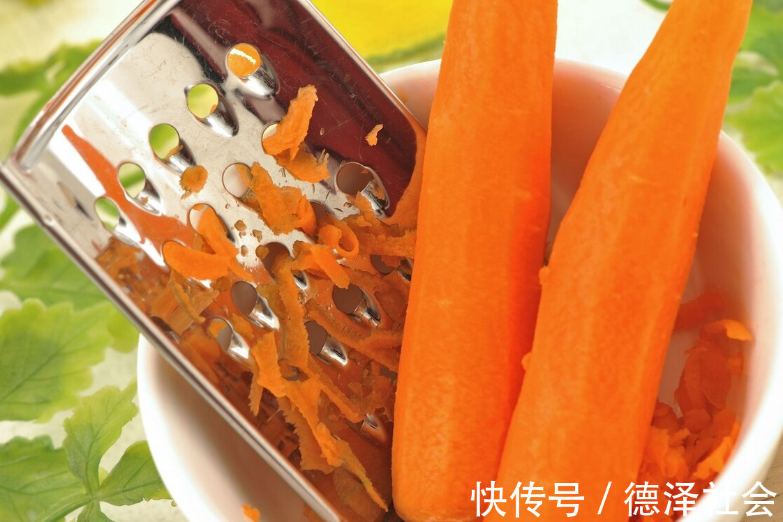 吃饺子|天热吃此馅饺子，2块钱一斤，鲜嫩清香又解腻，女人孩子多吃有益