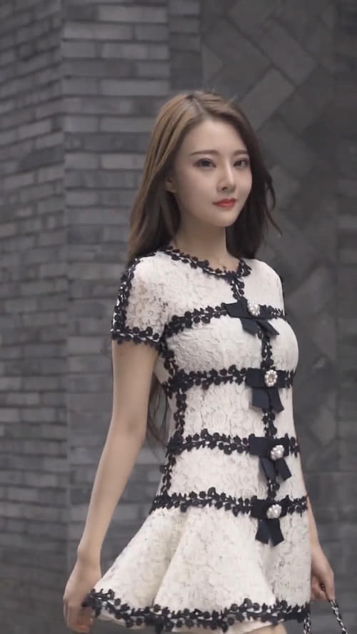 性感|街拍白色雪纺连衣裙,穿出气质美少女,甜美风也能不失性感