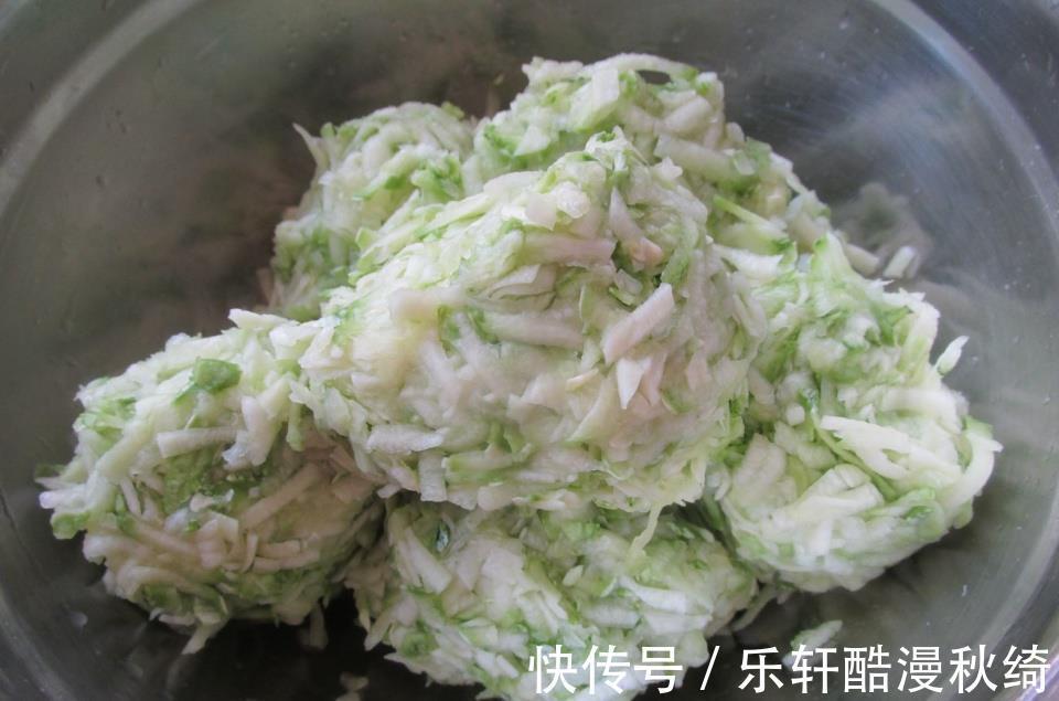 馅料|入秋后包饺子,萝卜白菜靠边站,这个菜鲜美好吃棒极了,别错过