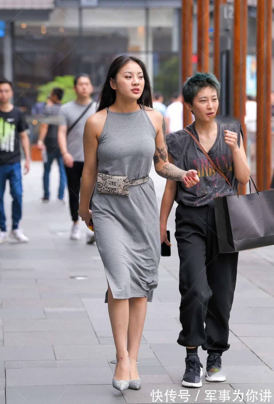 紧身|十足的气质美女，成熟低调大方，散发出迷人的气质太爱了！