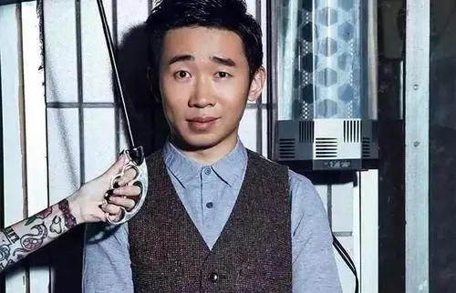 楊迪|楊超越玩游戲大哭，楊迪輸了被人抬起，綜藝節目的底線何在？