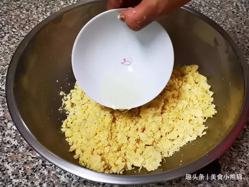 台湾每到过节就脱销的绿豆椪，教你在家做，内馅居然能吃出空气感