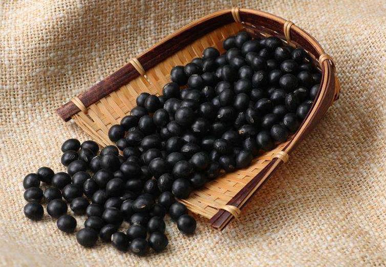 气色|一碗神奇的补肾粥,连喝3周,气色好了,白发变黑了,月牙饱满了