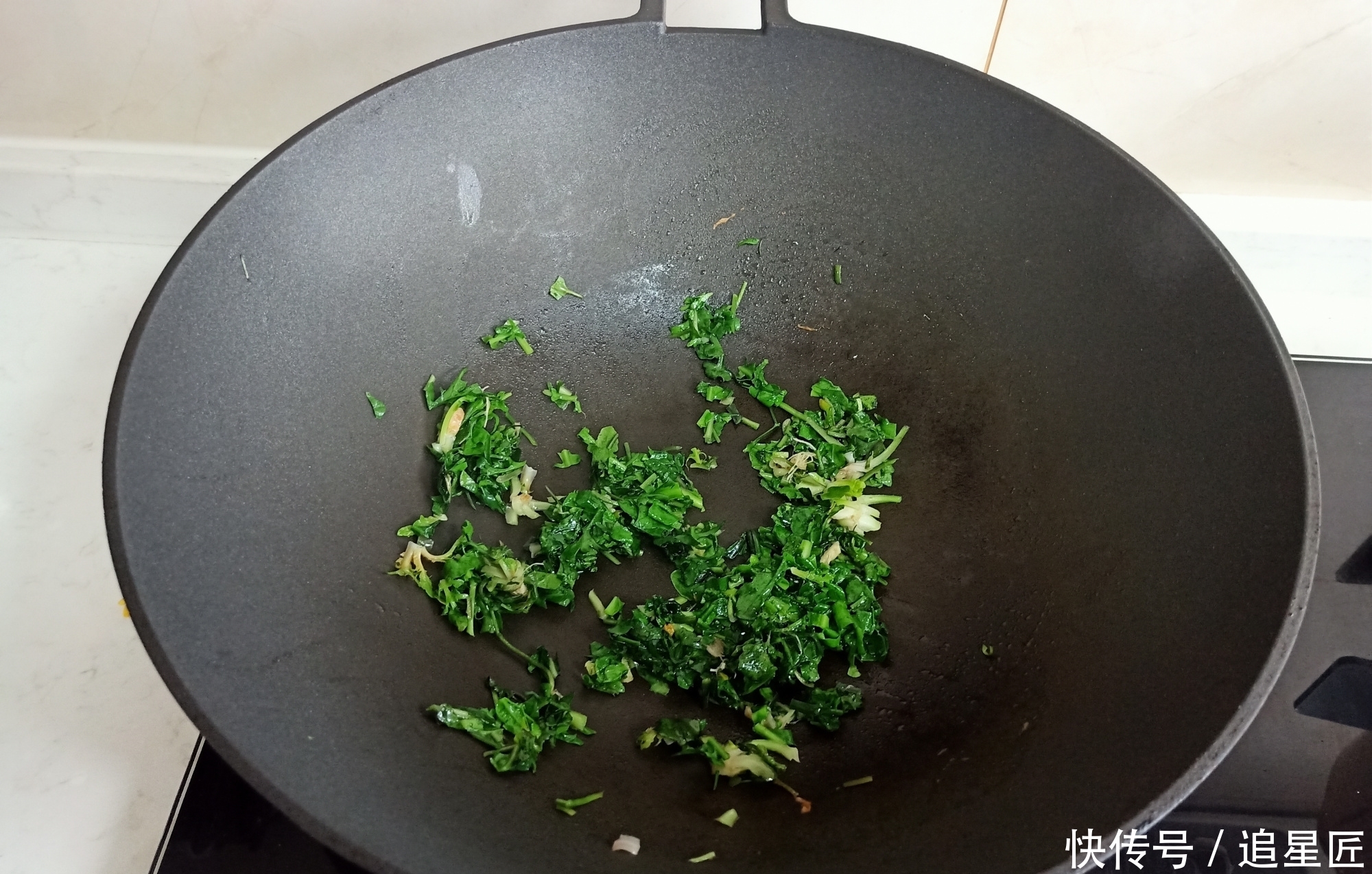 老两口的浪漫早餐，吃得舒服又省事儿，网友：有仪式感的生活