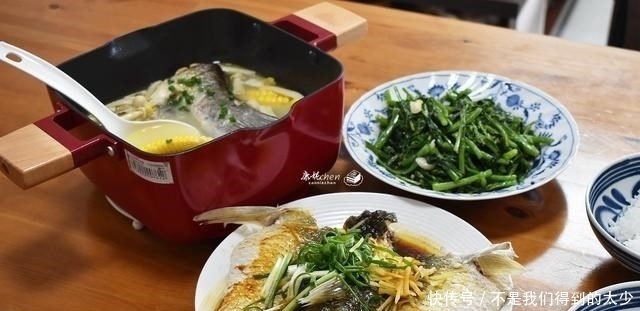 两口子的晚餐,一荤一素一汤,实惠又好吃,吃着舒服,光盘不浪费