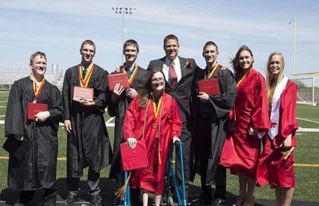 孩子们|23年前曾轰动一时的全球首例七胞胎,现在怎么样了,实情令人羡慕