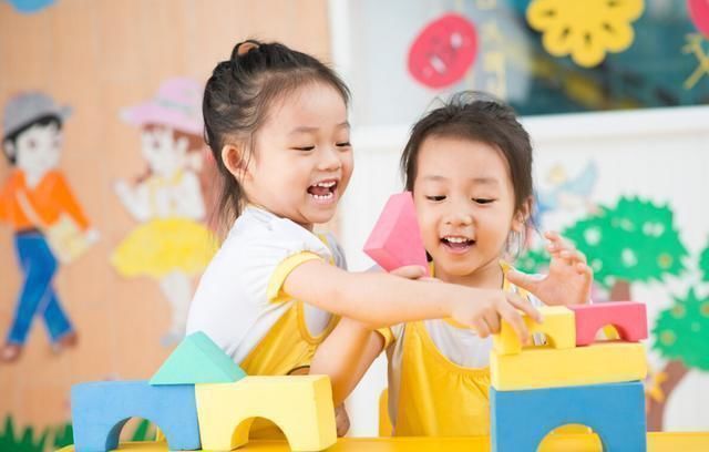 朵朵|孩子幼儿园毛毯被偷，宝妈在单元楼口立牌，没一句脏话却句句扎心