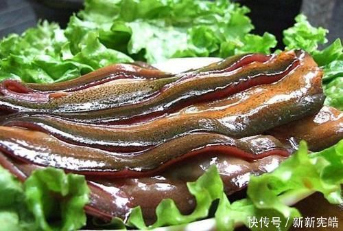 在家做鳝鱼时,别傻傻用料酒去腥,额外加点“它”,腥味去的彻底