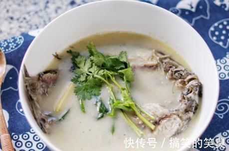 炖鱼汤直接加水煮?难怪鱼汤不浓白还有腥味,教你正确做法