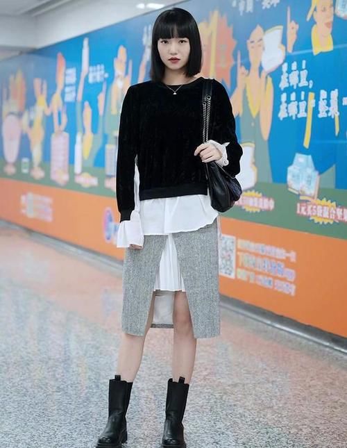 穿毛衣别配“牛仔裤”，当下流行毛衣+半身裙，时髦高级有气质