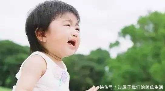 孩子|动不动就哭的孩子,与忍着不哭的宝宝,两者长大后差距明显
