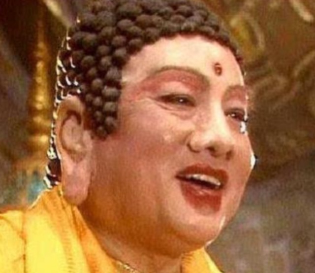 杨春霞$他演过“如来佛”,有次去泰国买佛牌,没想到上面画的都是自己