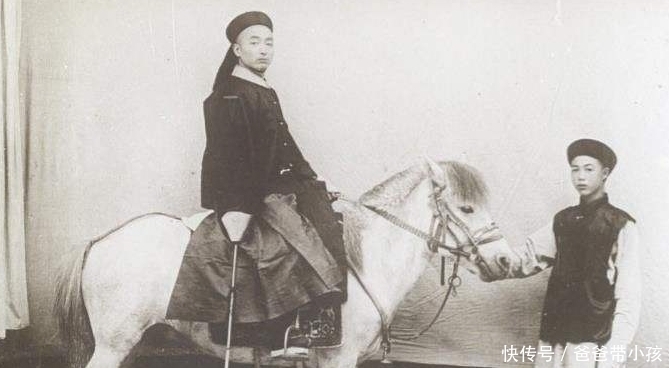 老汉儿#老汉500万出售祖传宝刀,专家对其指责,老人却称没权干涉他