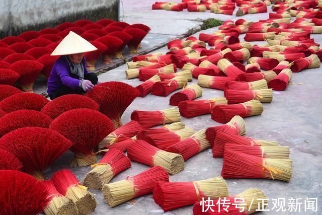 河内！迎农历新年，越南河内工人制香忙