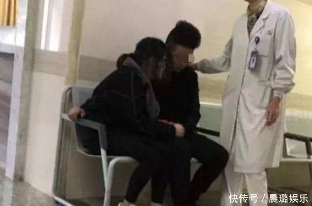 美女大学生跑操时“昏倒”，同学们赶快送诊，母亲很难没脸见人了