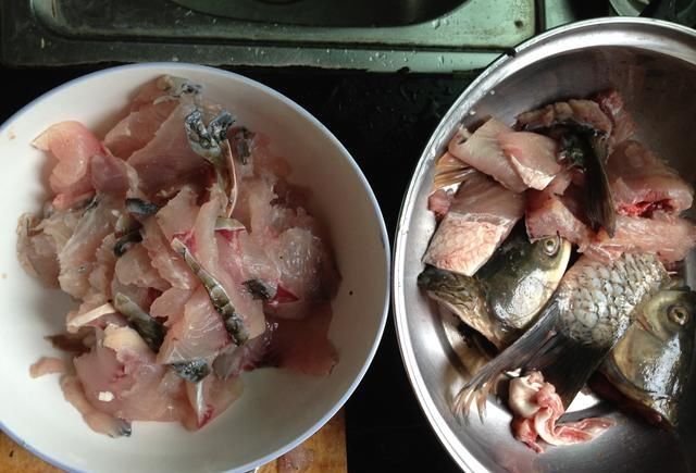  搅拌均匀|水煮鱼一煮就碎？因为你只会加淀粉，少了这1样，不碎就怪了