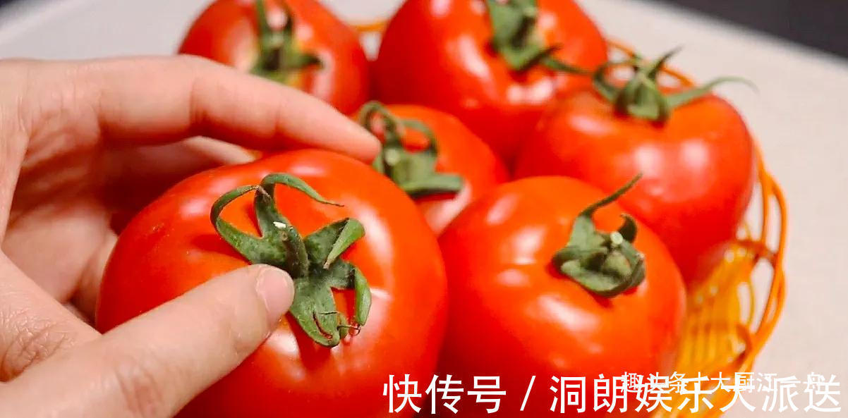 买西红柿时,选5片叶还是6片叶老菜农别再买错了,难吃还费钱