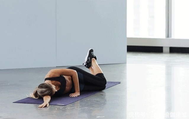 动作|98年德国短跑运动员,甜美脸蛋+搓衣板式的腹肌,身材秒杀超模