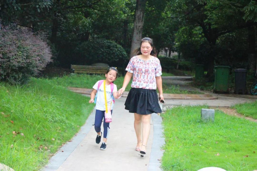 经济|生娃后开销大,宝妈一旦养成三个习惯,明眼人一看就知道“缺钱”