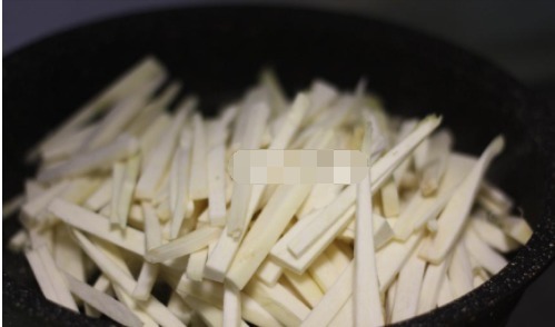 切一切炒一炒,脆嫩清爽,比肉还香
