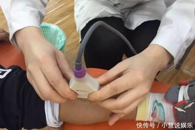 发育|下列几种不良坐姿,不光影响孩子脊柱发育,还可能让娃无缘大长腿