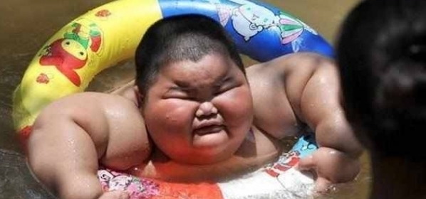 常吃|只因常吃这东西男童3岁胖成150斤,家长说已经成瘾戒不掉了!