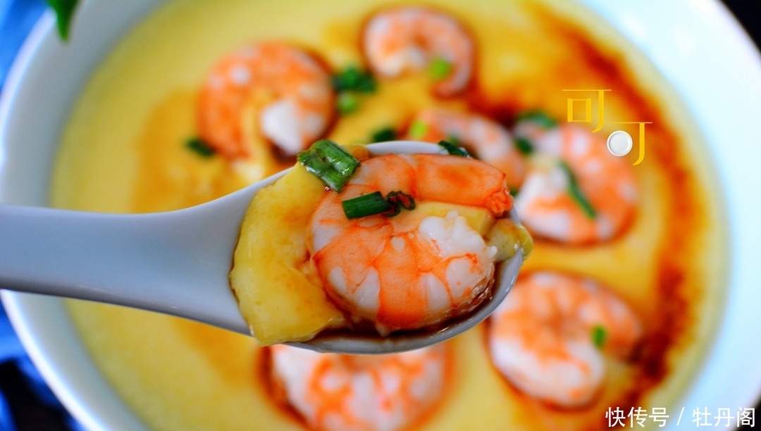 鸡蛋羹这么蒸鲜香滑嫩,老少都爱,我家餐桌上的常客,一学就会